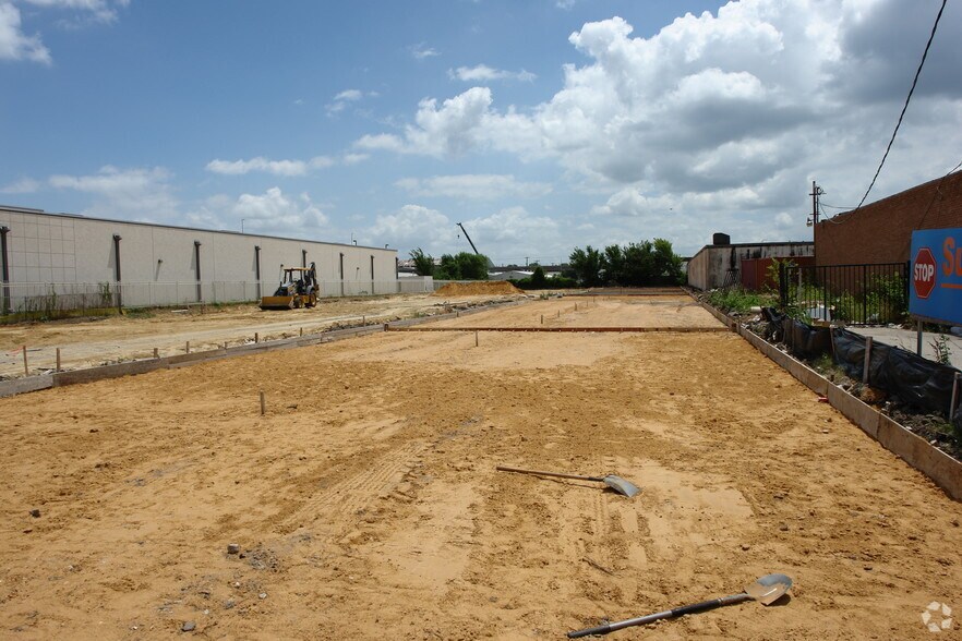 11456 Harry Hines Blvd, Dallas, TX à vendre - Photo de l’immeuble – Image 2 sur 16