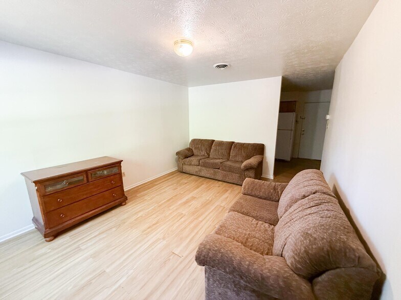 105 Loveless Ln, Somerset, KY à vendre - Photo de l’immeuble – Image 2 sur 11