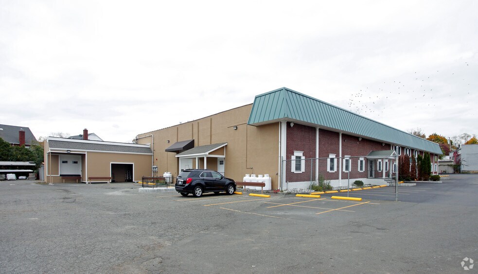 67 Grant Ave, Harrison, NY à louer - Photo de l’immeuble – Image 3 sur 35