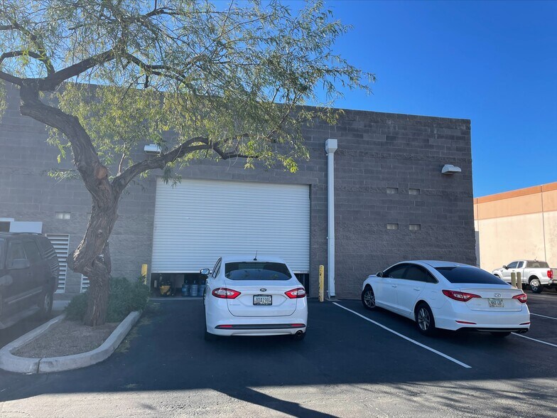 624 S Perry Ln, Tempe, AZ à louer - Photo de l’immeuble – Image 2 sur 2