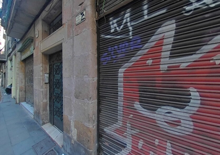 Immeuble residentiel dans Barcelone, Barcelona à vendre - Photo de l’immeuble – Image 2 sur 3