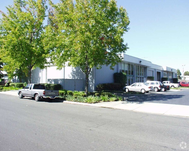 1444 Royal Industrial Way, Concord, CA à louer - Photo de l’immeuble – Image 2 sur 5