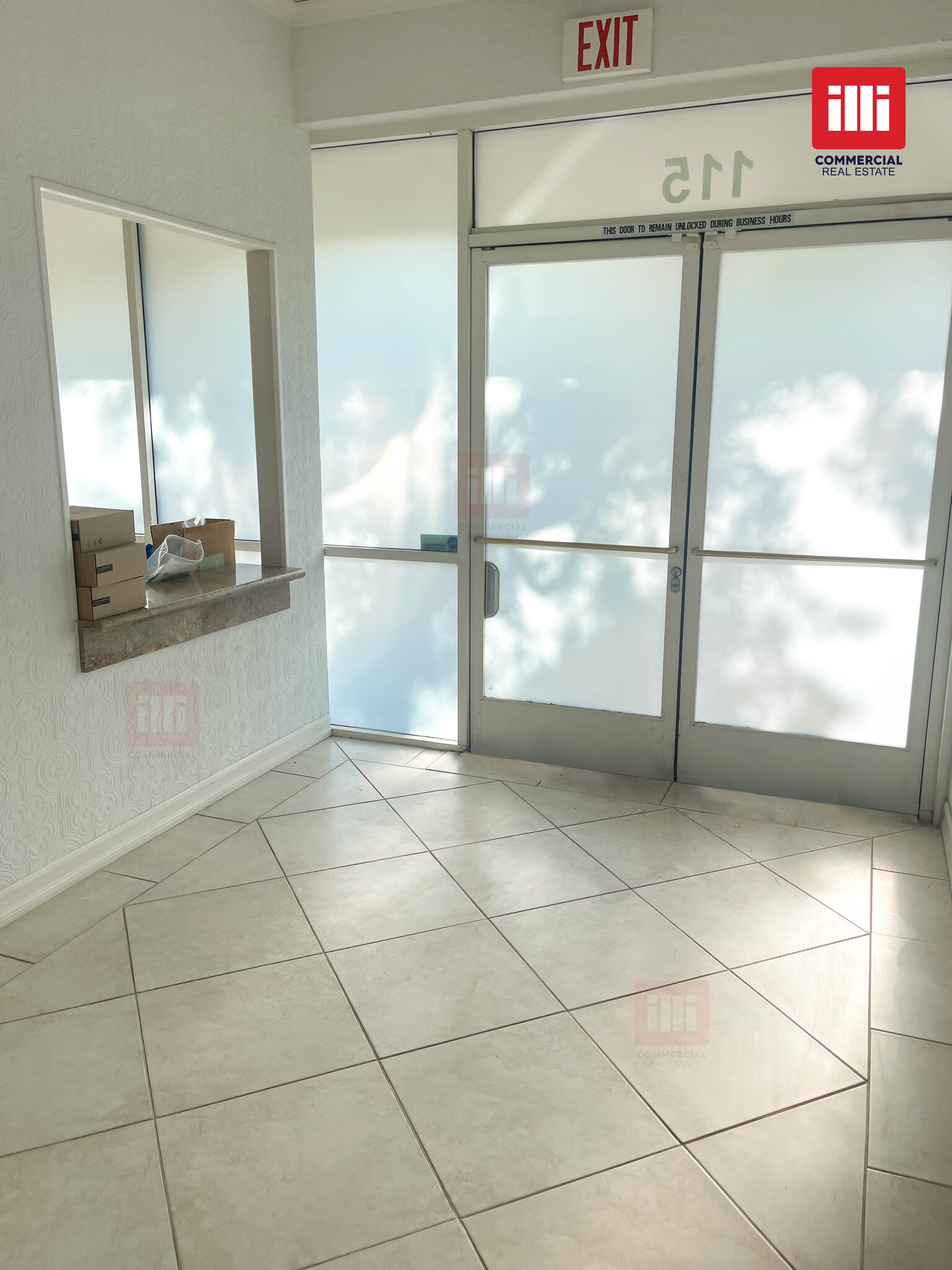 2315-2325 Kuehner Dr, Simi Valley, CA à louer Photo intérieure– Image 1 sur 12