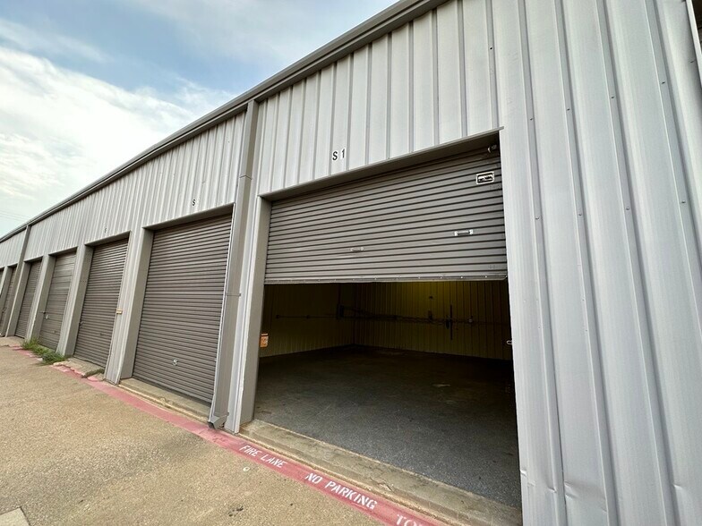 120 N Dooley St, Grapevine, TX à louer - Photo de l’immeuble – Image 2 sur 5