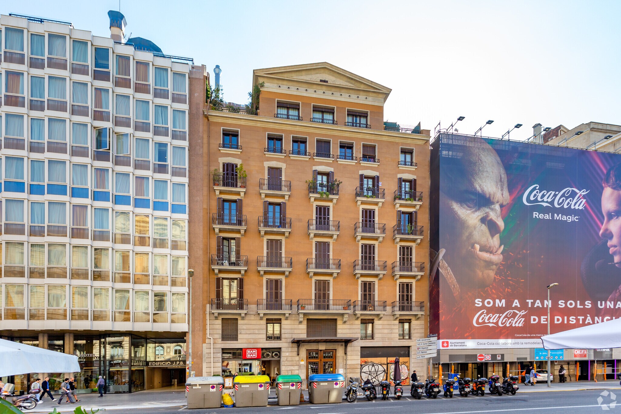 Immeuble residentiel dans Barcelone, Barcelona à vendre Photo principale– Image 1 sur 4