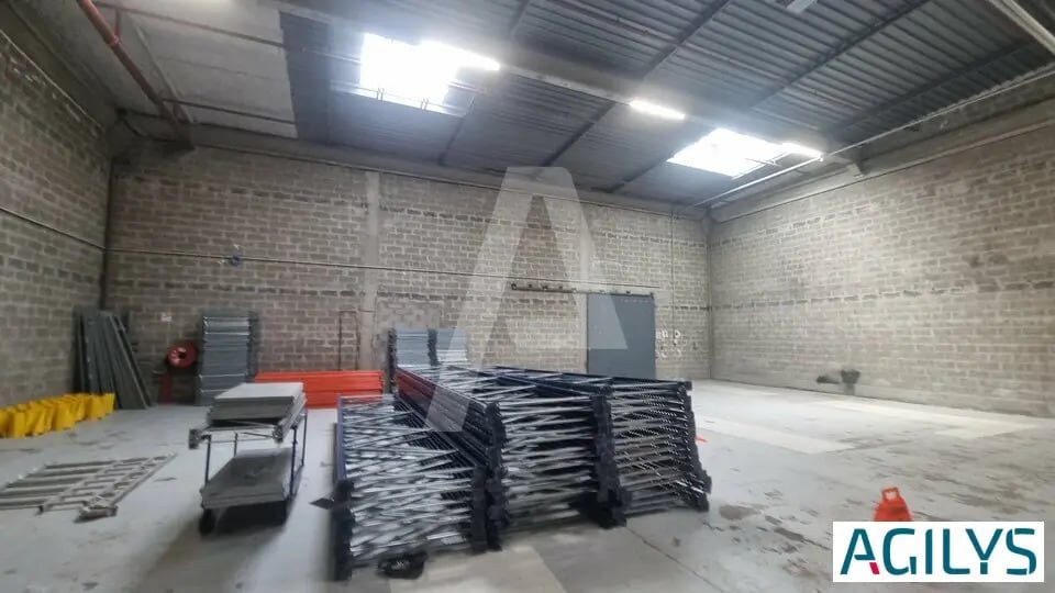 Local d’activités dans Courtaboeuf à louer - Photo de l’immeuble – Image 2 sur 6