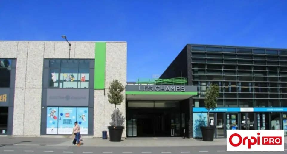 Local commercial dans Saint-Brieuc à louer - Photo de l’immeuble – Image 3 sur 5