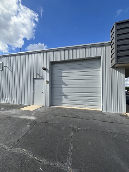 706 Congaree Rd, Greenville, SC à louer - Photo de l’immeuble – Image 2 sur 5