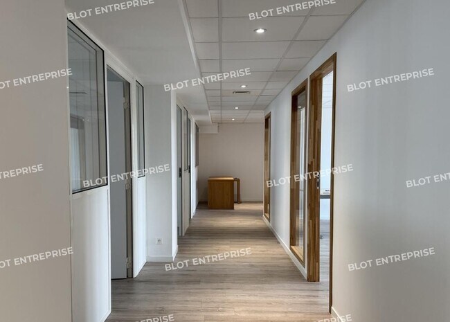 Plus de détails pour Bureau à vendre