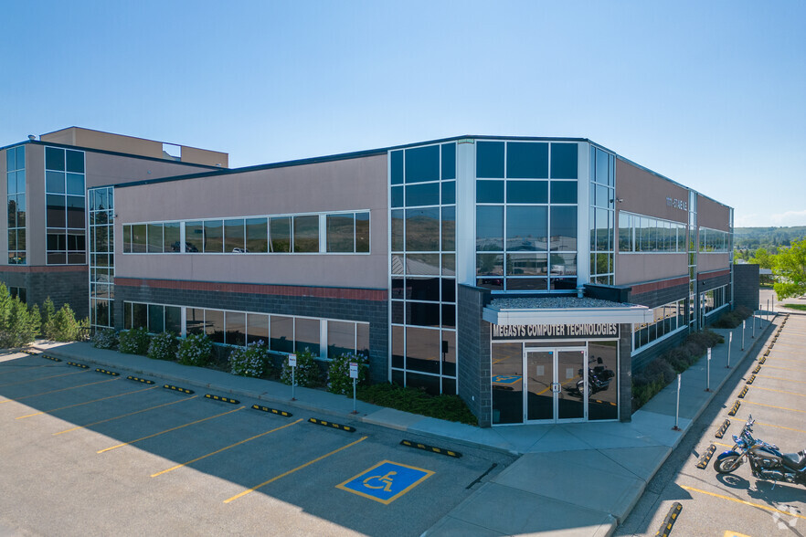 1111 57th Ave NE, Calgary, AB à louer - Photo de l’immeuble – Image 3 sur 3