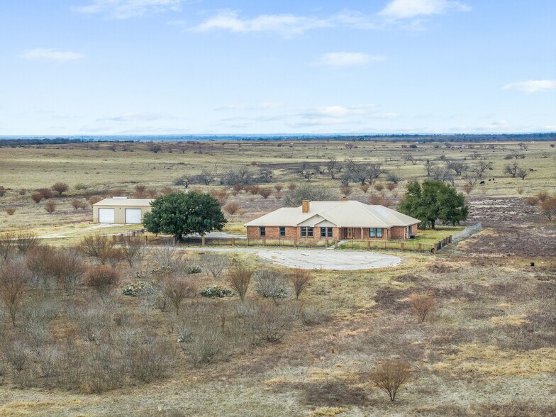 2884 Political Rd, Lockhart, TX à vendre - Photo de l’immeuble – Image 3 sur 39