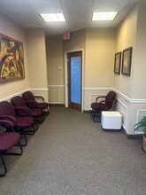 14 Glen Cove Rd, Roslyn Heights, NY à louer Photo intérieure– Image 2 sur 7