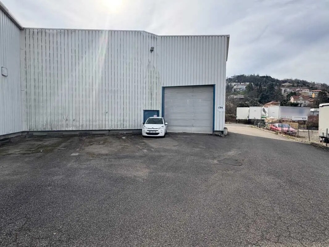 Local d’activités dans L'ETRAT à louer Photo de l’immeuble– Image 1 sur 7