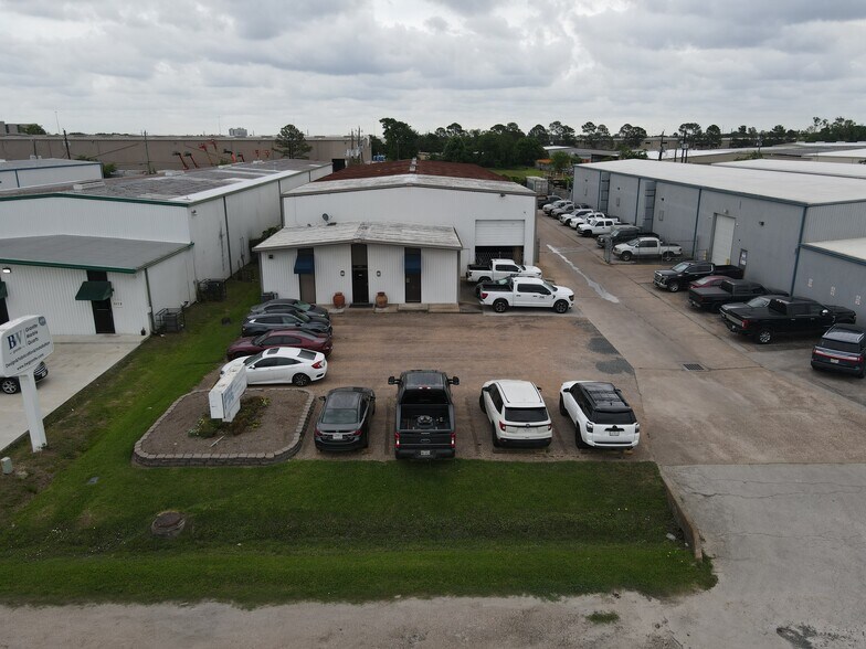 5094 Steadmont Dr, Houston, TX à vendre - Photo de l’immeuble – Image 2 sur 4