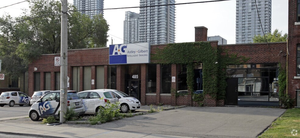 485 Wellington St, Toronto, ON à louer - Photo de l’immeuble – Image 2 sur 2