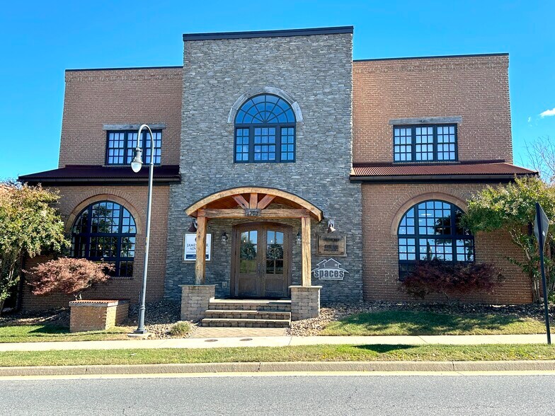 1703 Enterprise Dr, Lynchburg, VA à vendre - Photo principale – Image 2 sur 2