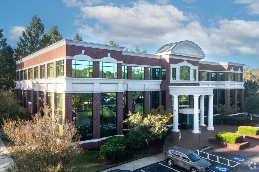 1822 E Highway 54, Durham, NC à louer - Photo de l’immeuble – Image 2 sur 16