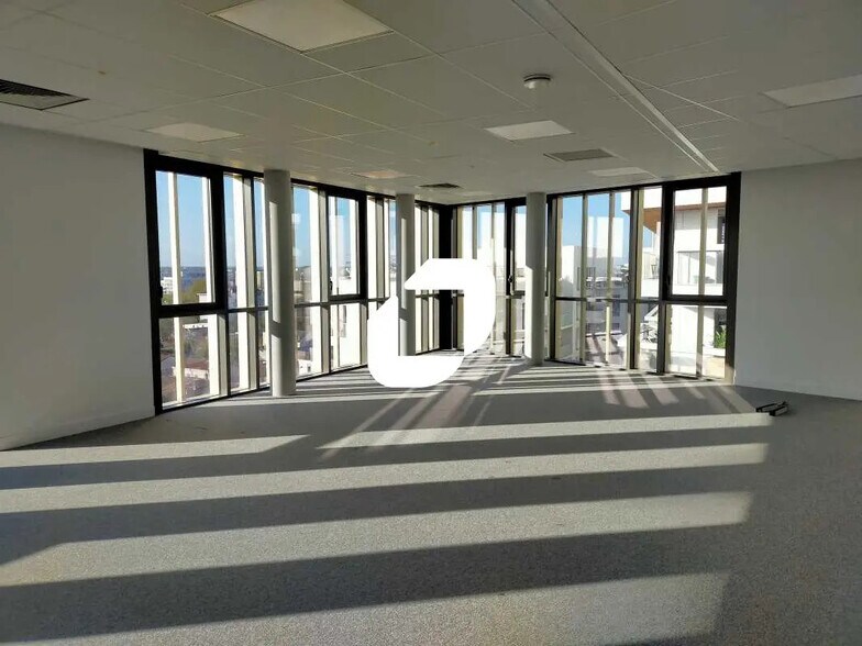 Bureau dans Bordeaux à louer - Photo de l’immeuble – Image 2 sur 8