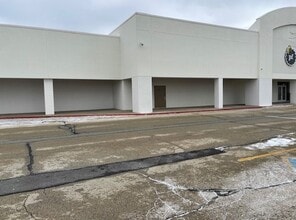 2000 N Neil St, Champaign, IL à louer Photo de l’immeuble– Image 1 sur 2