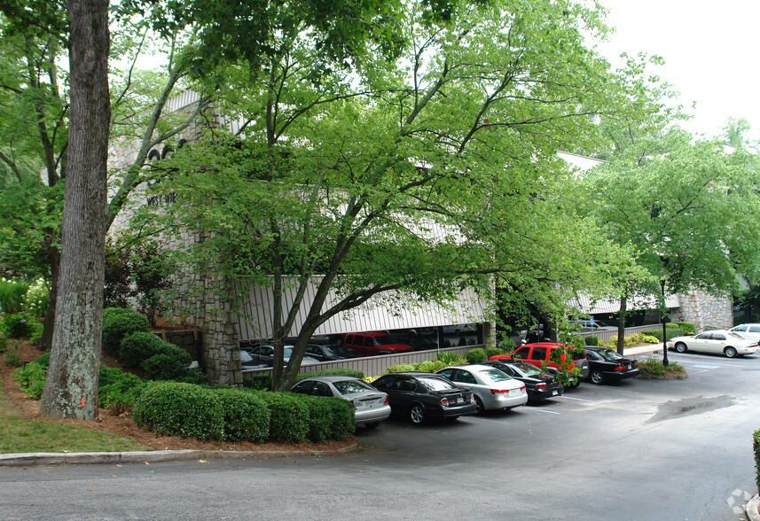 300 W Wieuca Rd NE, Atlanta, GA à louer - Photo de l’immeuble – Image 3 sur 3