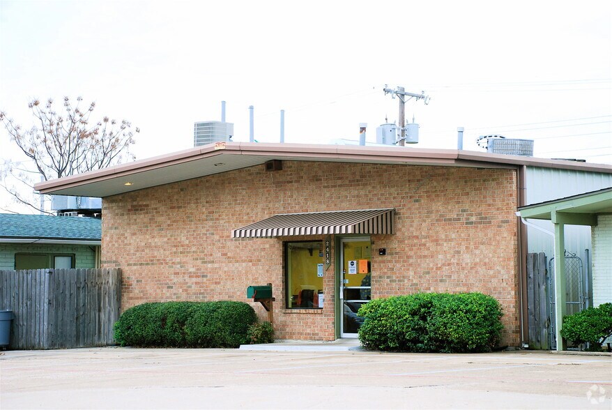 2418 College Ave, Garland, TX à vendre - Photo de l’immeuble – Image 3 sur 28