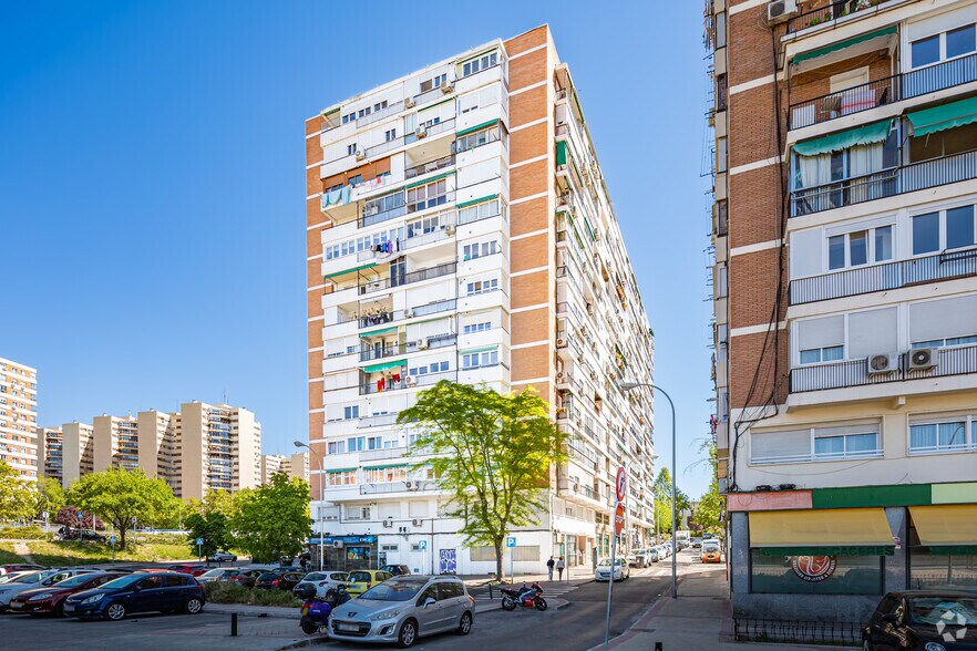 Immeuble residentiel dans Madrid, Madrid à vendre - Photo de l’immeuble – Image 2 sur 2