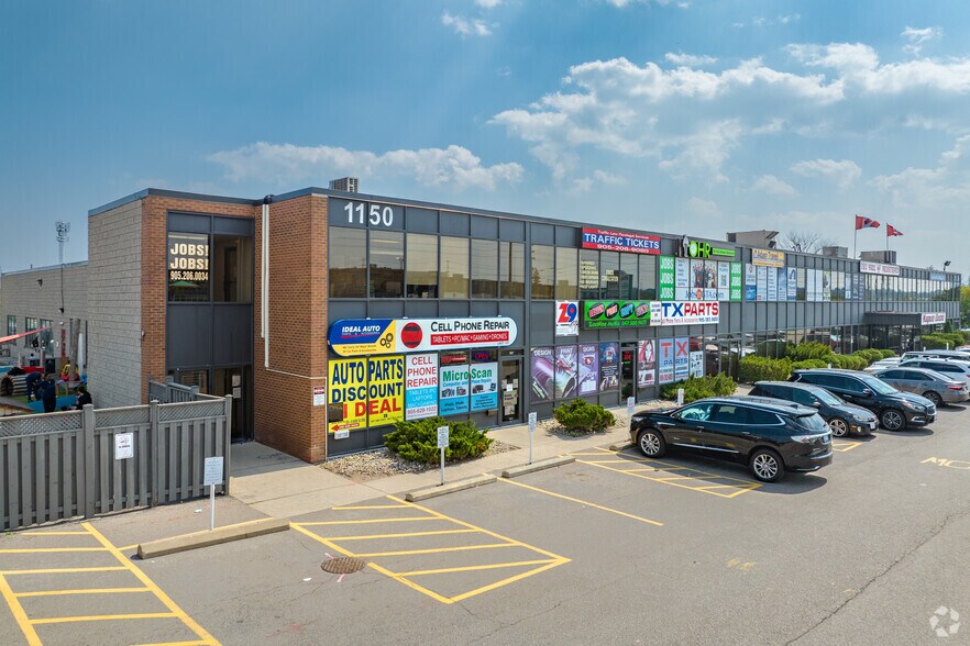 1150 Eglinton Ave E, Mississauga, ON à louer - Photo de l’immeuble – Image 1 sur 4