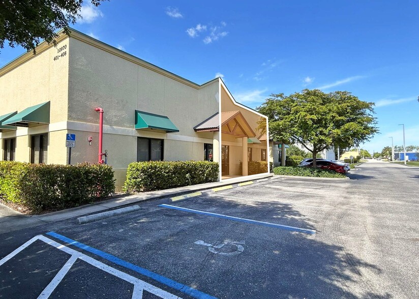 10970 S Cleveland Ave, Fort Myers, FL à louer - Photo de l’immeuble – Image 2 sur 8