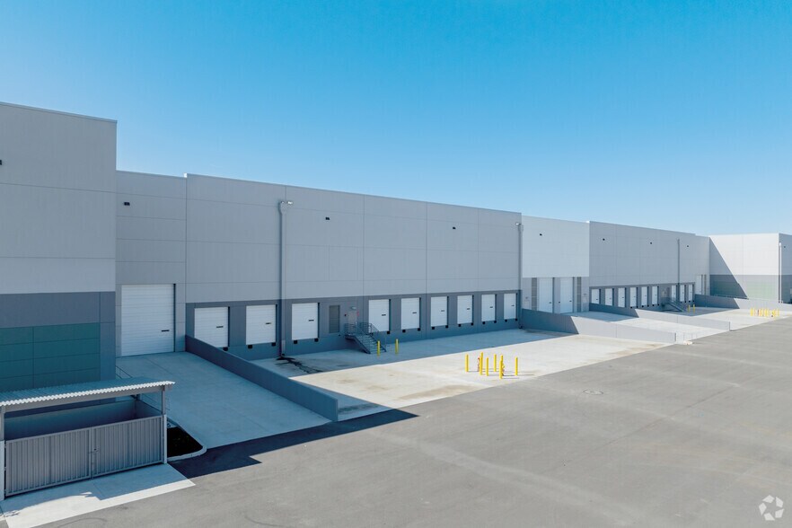 901 Venture Way, Gilroy, CA à louer - Photo de l’immeuble – Image 3 sur 12