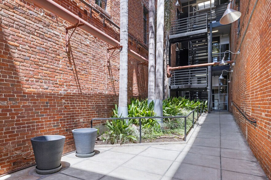 500-530 Molino St, Los Angeles, CA à vendre - Photo de l’immeuble – Image 2 sur 19