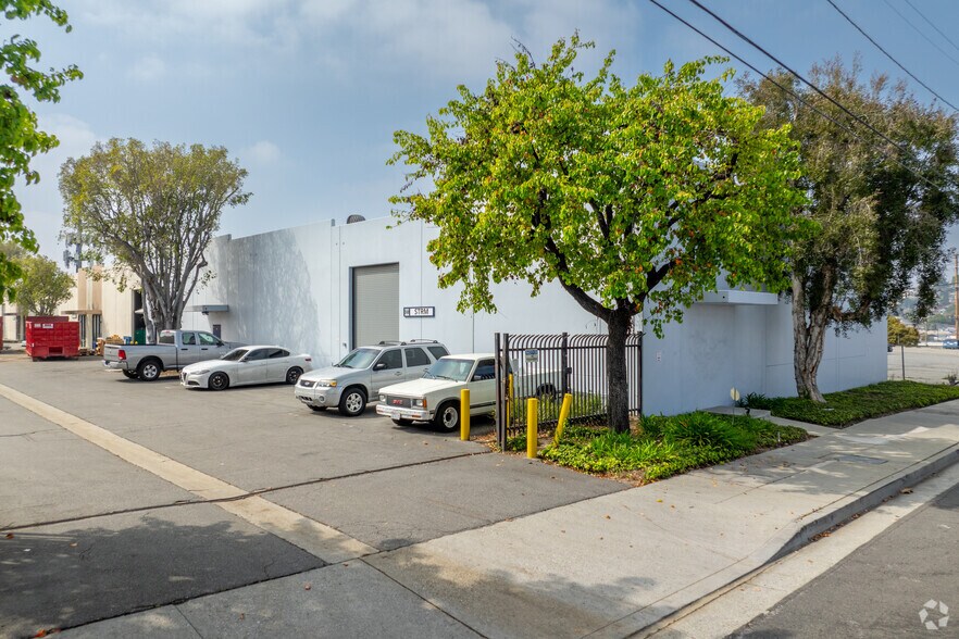 2460 Mariondale Ave, Los Angeles, CA à louer - Photo principale – Image 1 sur 5