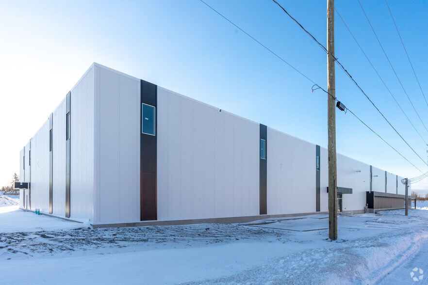9055 Rue Des Cordiers, Lévis, QC à louer - Photo principale – Image 1 sur 4