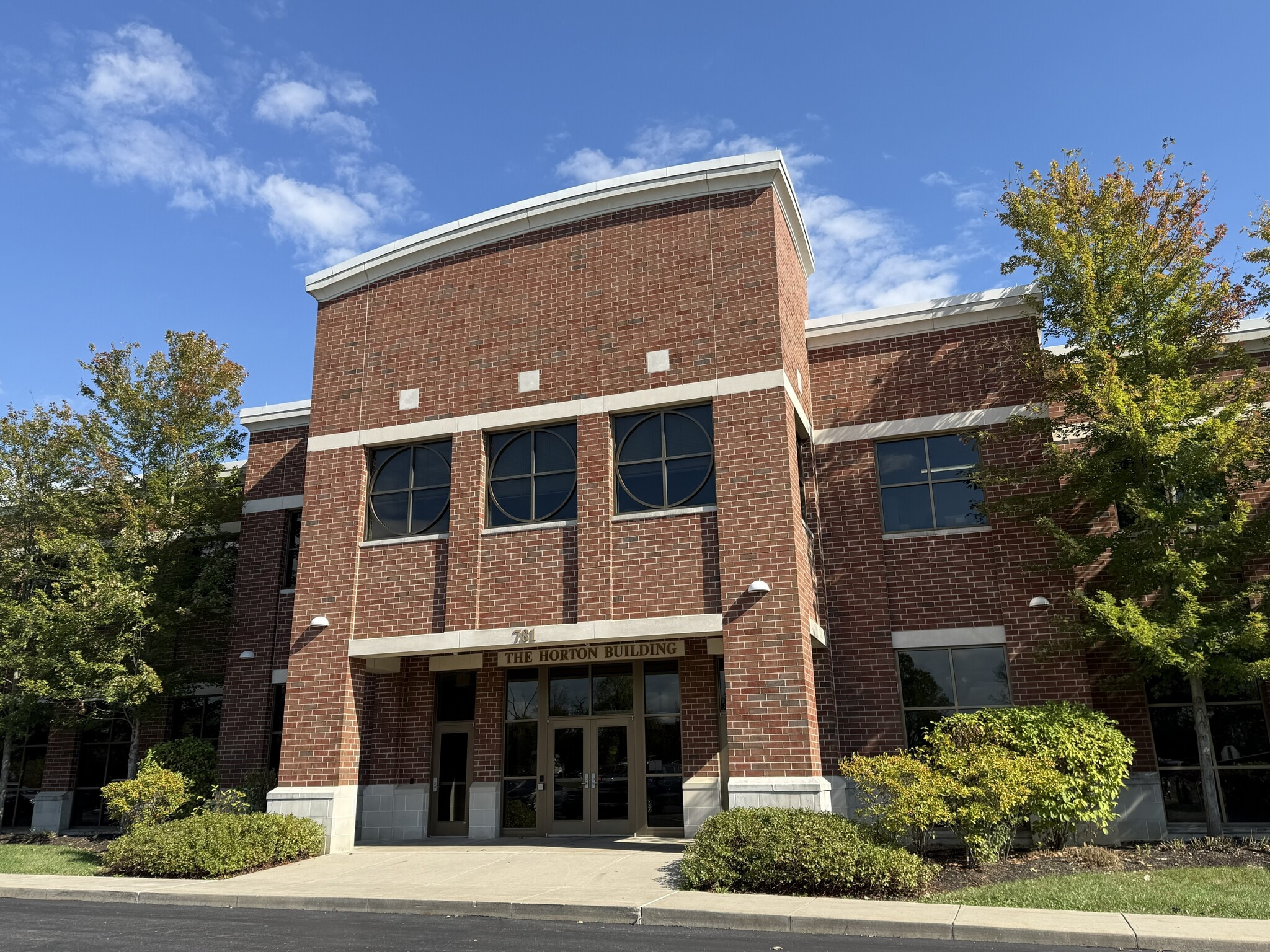 781 Irving Wick Dr W, Heath, OH à louer Photo de l’immeuble– Image 1 sur 8