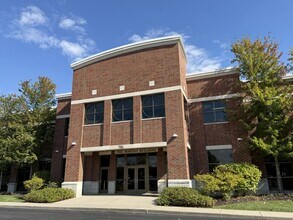 781 Irving Wick Dr W, Heath, OH à louer Photo de l’immeuble– Image 1 sur 8