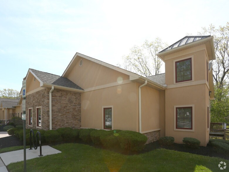 88 S Lakeview Dr, Gibbsboro, NJ à vendre - Photo de l’immeuble – Image 2 sur 8