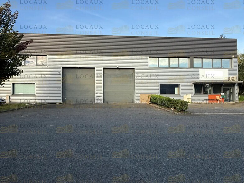 Local d’activités dans Saint-Brice-sous-Forêt à louer - Photo de l’immeuble – Image 1 sur 9