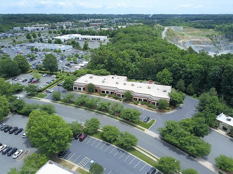 2400 Crownpoint Executive Dr, Charlotte, NC à louer - Aérien – Image 3 sur 3