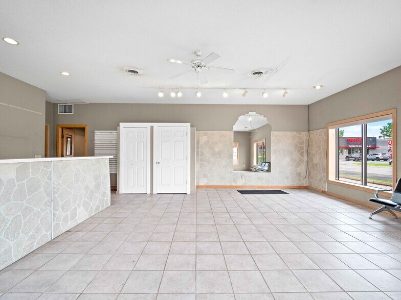 5405 Illinois Rd, Fort Wayne, IN à vendre - Photo intérieure – Image 2 sur 19