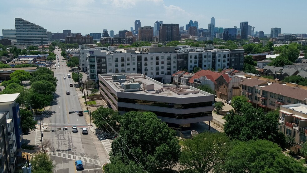 4211 Cedar Springs Rd, Dallas, TX à louer - Photo de l’immeuble – Image 2 sur 19