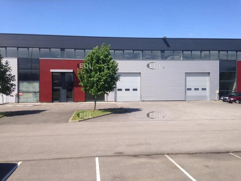 Industriel/Logistique dans Élancourt à louer - Photo de l’immeuble – Image 2 sur 4