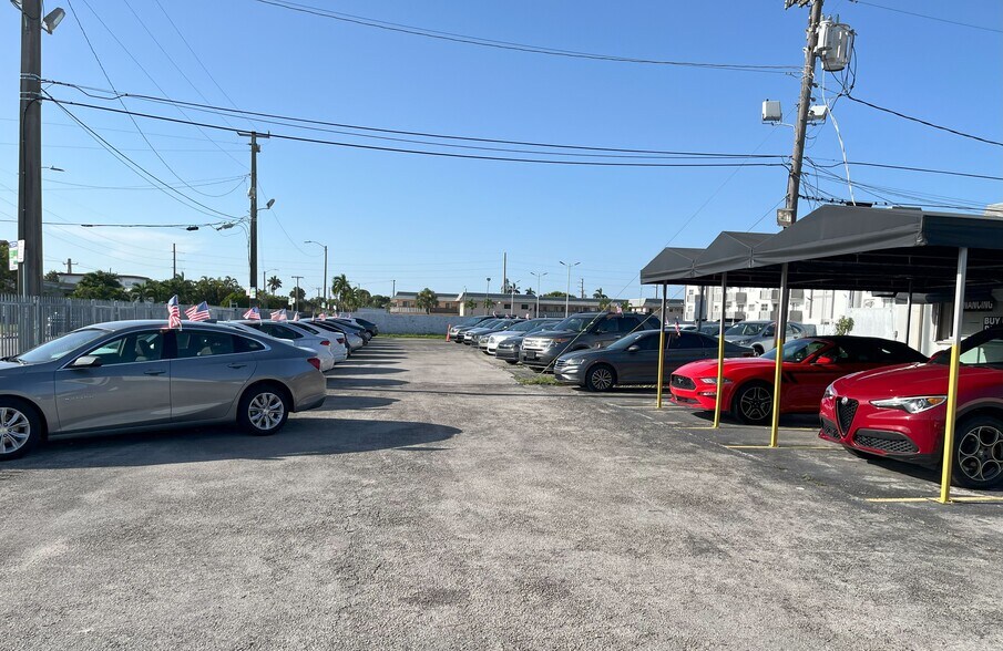 4385 NW 7th St, Miami, FL à louer - Photo de l’immeuble – Image 2 sur 17