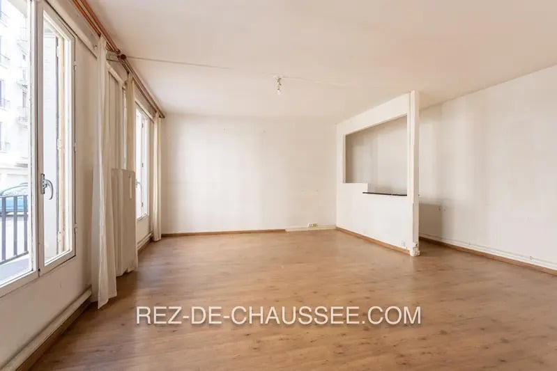 Immeuble residentiel dans Paris à vendre - Photo intérieure – Image 2 sur 10