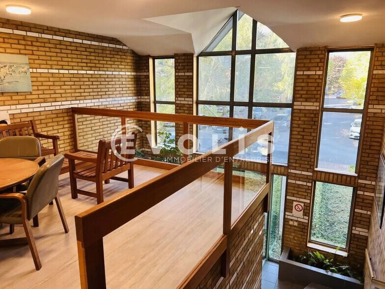 Bureau dans Champs-sur-Marne à louer - Photo de l’immeuble – Image 3 sur 11