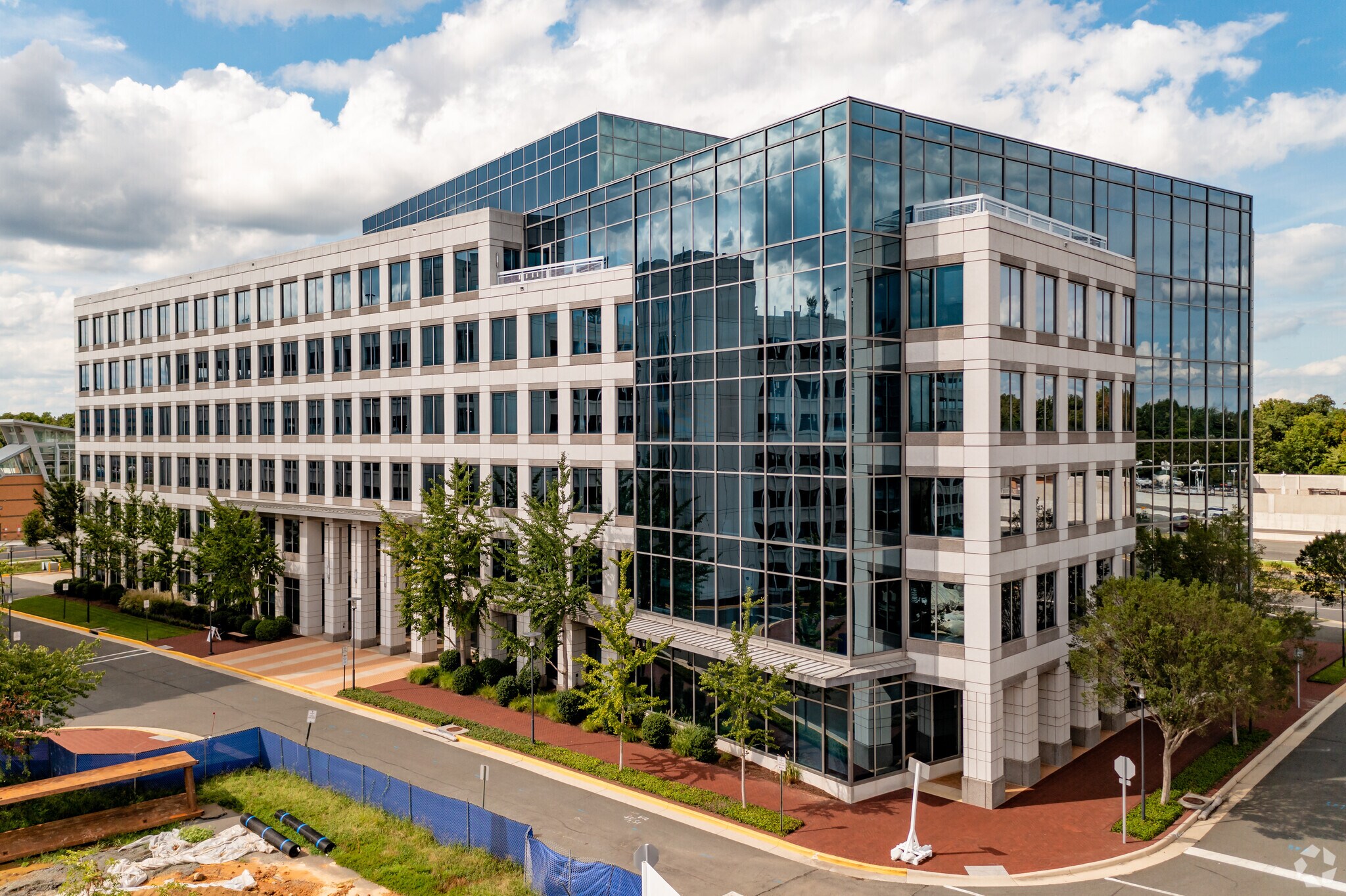 2300 Dulles Station Blvd, Herndon, VA à louer Photo principale– Image 1 sur 5