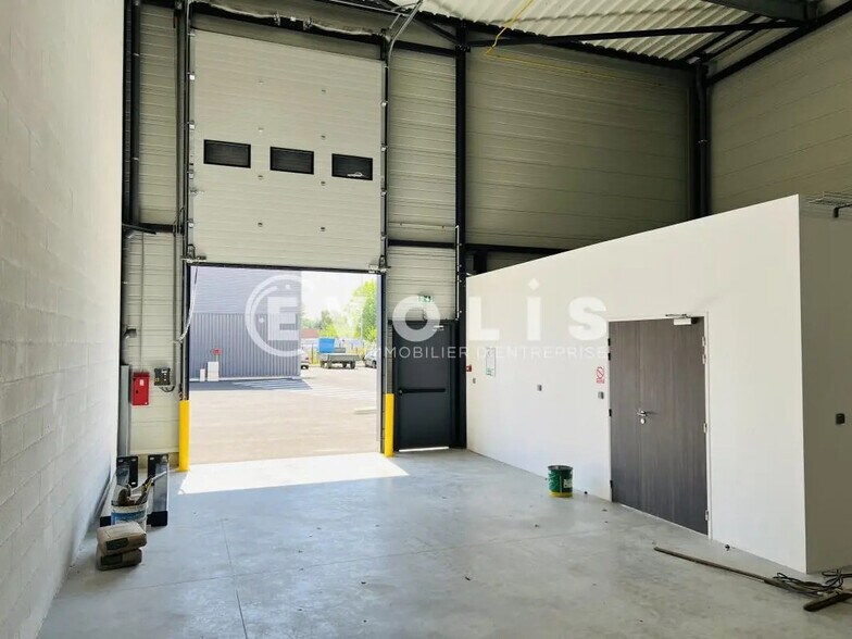 Bureau dans Savigny-le-Temple à louer - Photo de l’immeuble – Image 3 sur 7