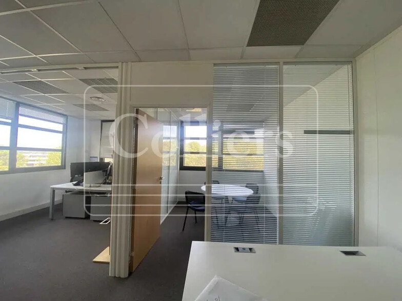 1330 Avenue Jean-René Guillibert Gautier De La Lauzière, Aix-en-Provence à louer - Photo intérieure – Image 2 sur 29