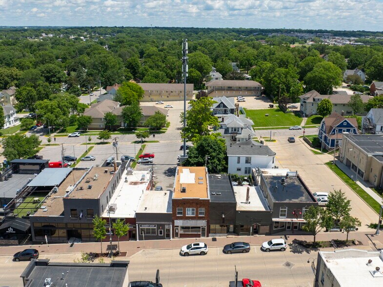 2218 College St, Cedar Falls, IA à louer - Aérien – Image 2 sur 20