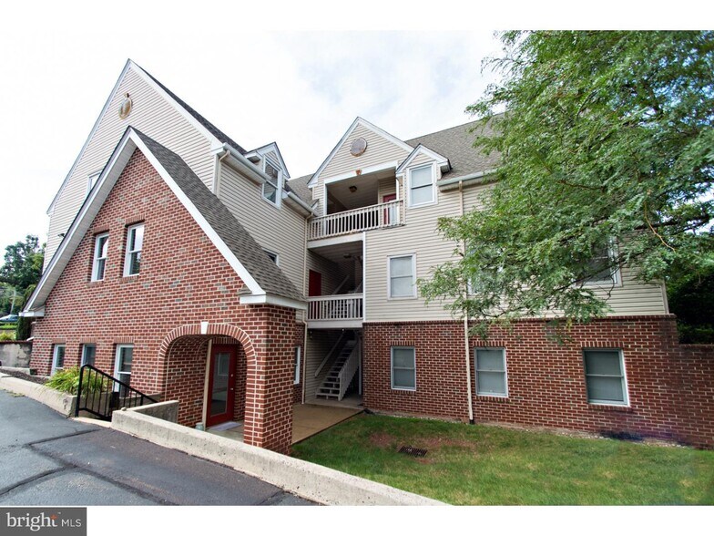 2500 E High St, Pottstown, PA à vendre - Photo de l’immeuble – Image 3 sur 27