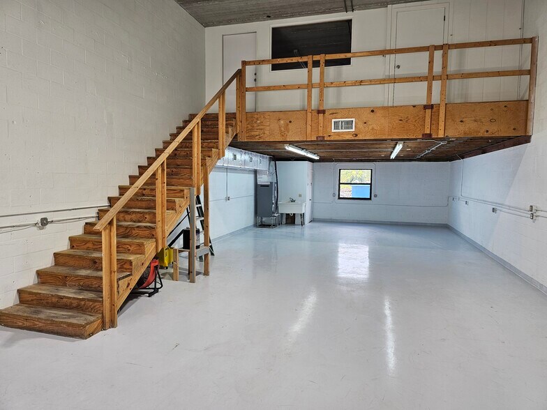 1399 N Killian Dr, Lake Park, FL à louer - Photo de l’immeuble – Image 3 sur 9