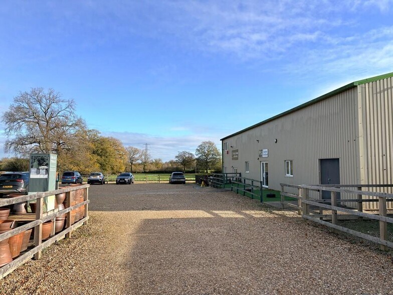 Aldermaston Road, Tadley à louer - Photo de l’immeuble – Image 1 sur 5